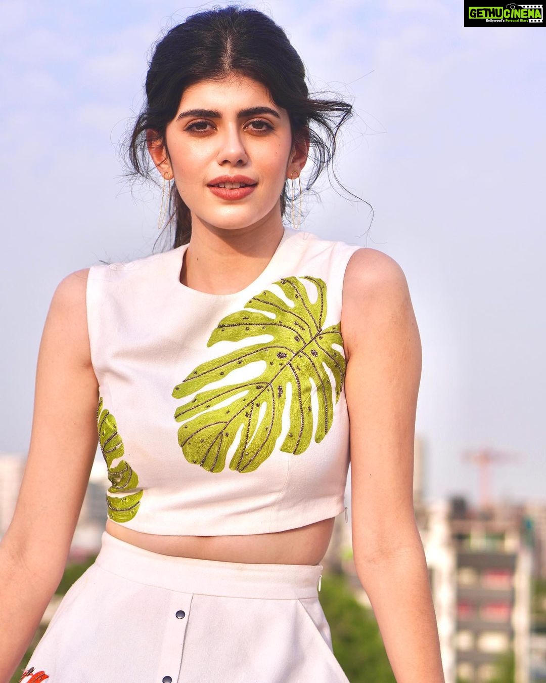 Sanjana Sanghi Instagram - The Dream Accelerator Project with @savethechildren_india : Our meeting ground of hope, inspiration and action. Where we engage, empower and capacitate children from marginalised communities to steer their own change & champion Children’s Rights. And become their own dream makers. Because nothing is more powerful than taking your goals and dreams into your hands. It is my honor to be able to collectively envision and execute these most unique journeys as Youth Ambassador For Education with @savethechildren_india And to get to do it hand-in-hand with my childhood inspiration @diamirzaofficial is a dream come true. #UNSDGS #ChildRights #Empowerment #DreamAccelerator #GoodForGood Save The Children