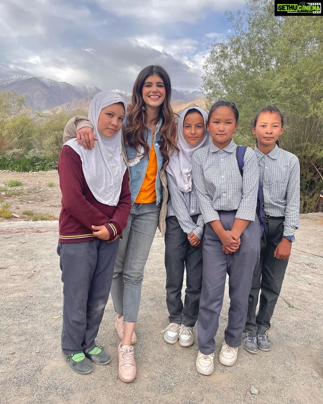 Sanjana Sanghi Instagram - Proud today, and everyday. 🇮🇳💚🧡 This year, through my work, I’ve been blessed with being able to travel to and spend priceless moments in the most beautiful & undiscovered parts of our country with the most welcoming & kind hearted people. Here’s to an eternity of India’s glorious Independence, it’s warmth, and it’s diversity.