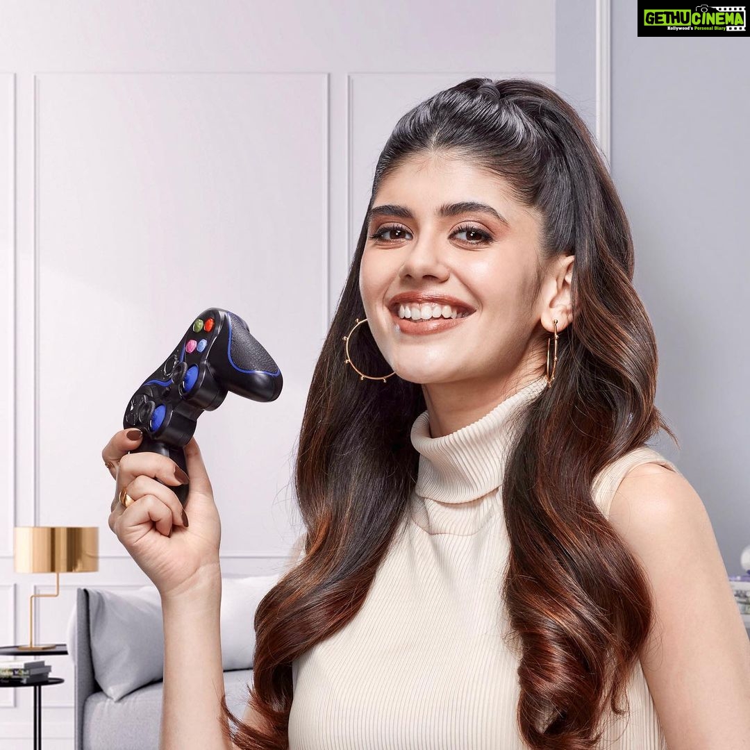 Sanjana Sanghi Instagram - It’s not just a TV, it’s a game changer! You’ll be doing a lot more on the new Samsung Neo QLED 8K than just watching. Catch me at the launch of the Neo QLED 8K TV today at 6 p.m.! Can’t wait to see you all at the launch! Go to Samsung.com and register now. #NeoQLED8K #Let’sDoNeoQLED8K @samsungindia #samsung #collab
