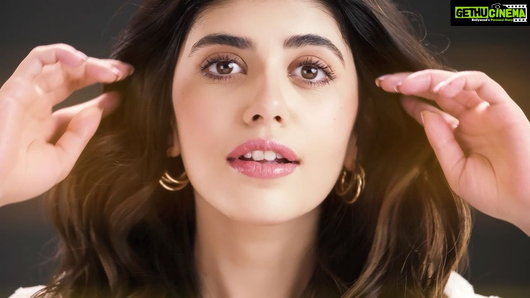 Sanjana Sanghi Instagram - Need an instant hair spa at home?? Check out my Salon-like Smoothening treatment in just 5 mins with the Extraordinary Oil Steam Mask! Launched for the first time Sanjana Sanghi Instagram - Need an instant hair spa at home?? Check out my Salon-like Smoothening treatment in just 5 mins with the Extraordinary Oil Steam Mask! Launched for the first time