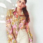 Sanjana Sanghi Instagram - Hello #Darlings 💕 What an absolute cracker of a film. @itsvijayvarma @aliaabhatt @shefalishahofficial @jasmeet_k_reen @roshan.matthew 🙌🏻💥 ____________ For the #Darlings Screening Styled by : @eshaamiin1 @stylelevatorr Wearing : @flaviocastellani_official @avior.jewels @michaelkors 📸: @saurabhdalvi_photography 💄 👧: @taskeen_c @pushkinbhasin