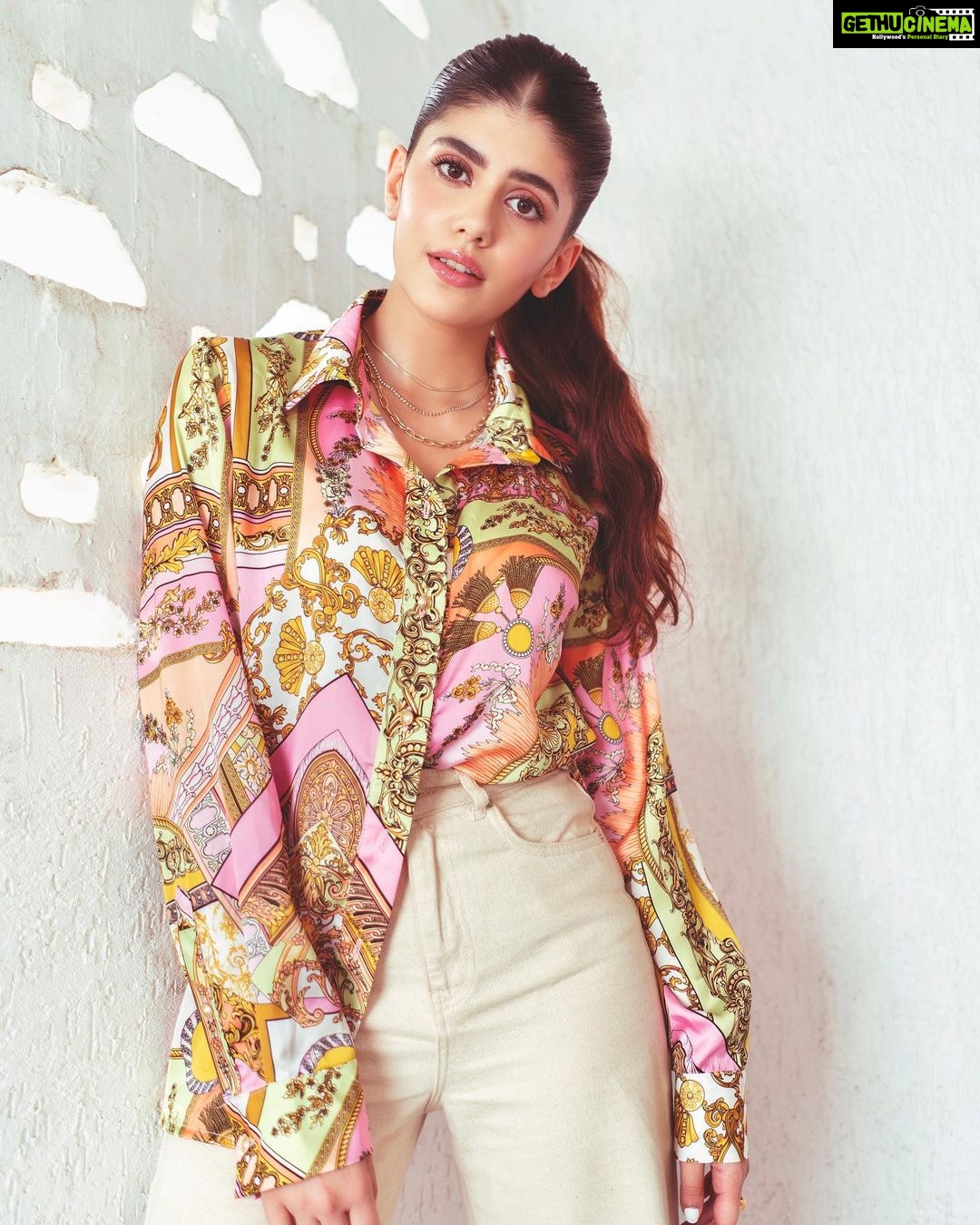 Sanjana Sanghi Instagram - Hello #Darlings π What an absolute cracker of a film. @itsvijayvarma @aliaabhatt @shefalishahofficial @jasmeet_k_reen @roshan.matthew ππ»π₯ ____________ For the #Darlings Screening Styled by : @eshaamiin1 @stylelevatorr Wearing : @flaviocastellani_official @avior.jewels @michaelkors πΈ: @saurabhdalvi_photography π π§: @taskeen_c @pushkinbhasin