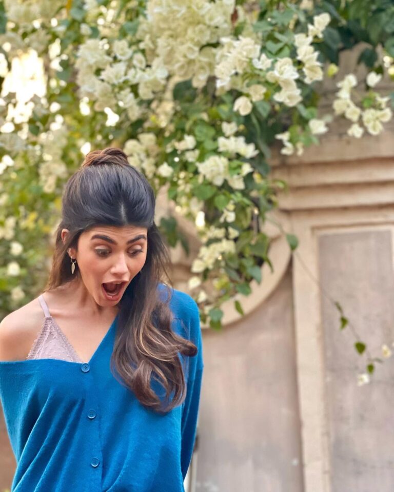 Sanjana Sanghi Instagram - Work takes me to Goa, enough said. 🎥 🌴☀️ . . Photo Number 2 is the shock and joy of the cutest doggo turning up out of nowhere on set.🥺 (Also - imperfect, uninhibited laughter is clearly becoming a permanent Sanj+Goa feature)