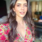 Sanjana Sanghi Instagram – Sanj & selfies : a rare reunion ♥️👧 Mumbai, Maharashtra