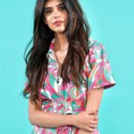Sanjana Sanghi Instagram - Palat - even amidst the crazy chaos? Obvio.😉⚡️💜 . . __________ 👗 @eshaamiin1 @boohoo 💄: @nidhiagarwalmua 📸 : @thephoto_hunger Mumbai, Maharashtra