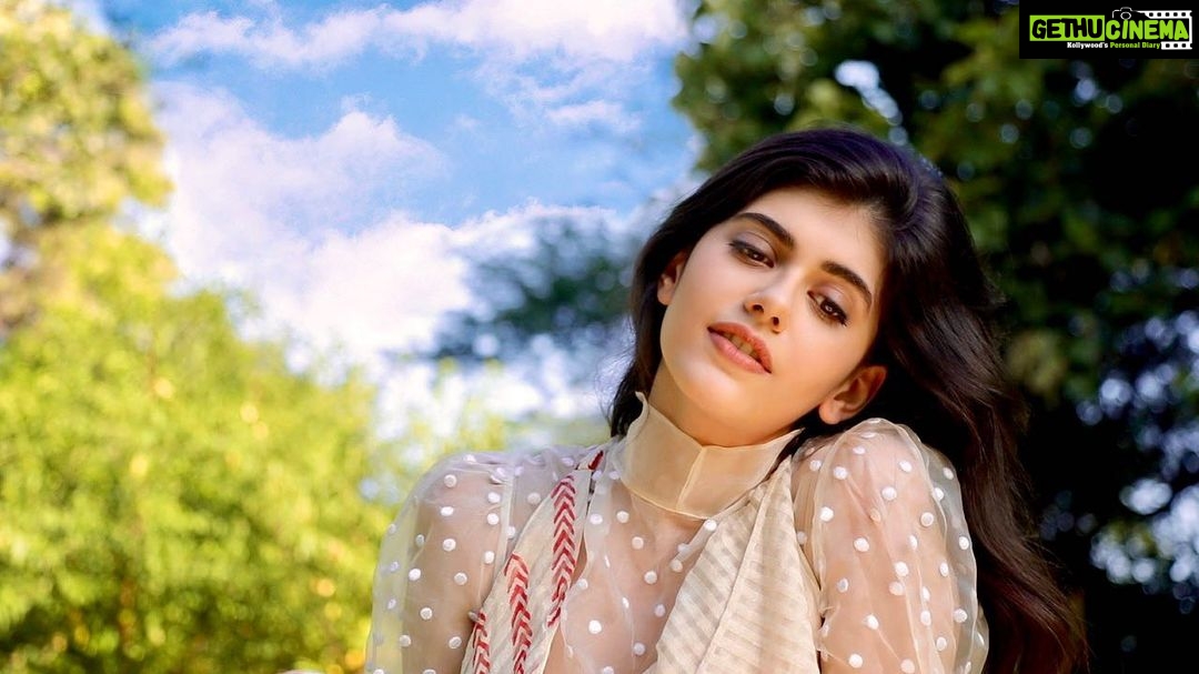 Sanjana Sanghi Instagram - Our beautiful beautiful Earth, I’m sorry we haven’t succeeded in letting you sprawl in your own magnanimity. All that you give us simply cannot be taken for granted. . I promise you - we’ll be better. We have to be. #EarthDay #EarthRebooting 🌍 ☀️
