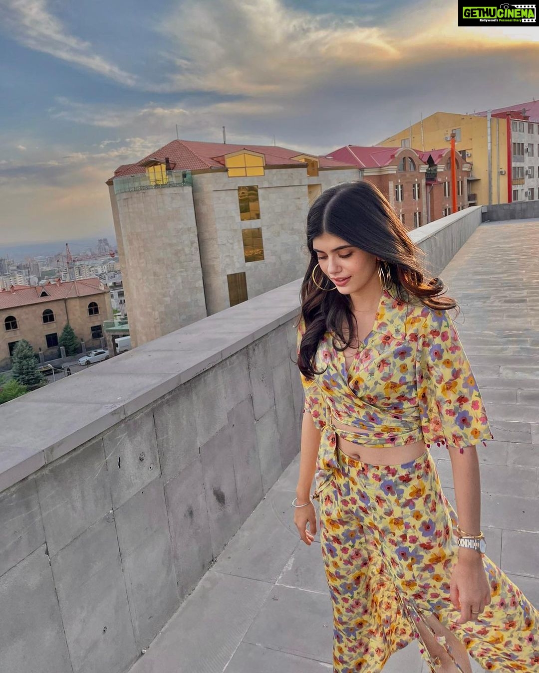 Sanjana Sanghi Instagram - Never met a sunset I didn’t like ☀️ 🌍 • A #PhotoDump from a walk back from set after a long, bright & beautiful day of filming 🎥 - focus shift to finding the right kebabs to be devoured for dinner 🥘 • Yerevan, Armenia