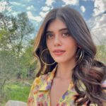 Sanjana Sanghi Instagram - Never met a sunset I didn’t like ☀️ 🌍 • A #PhotoDump from a walk back from set after a long, bright & beautiful day of filming 🎥 - focus shift to finding the right kebabs to be devoured for dinner 🥘 • Yerevan, Armenia