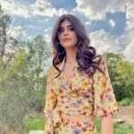Sanjana Sanghi Instagram - Never met a sunset I didn’t like ☀️ 🌍 • A #PhotoDump from a walk back from set after a long, bright & beautiful day of filming 🎥 - focus shift to finding the right kebabs to be devoured for dinner 🥘 • Yerevan, Armenia