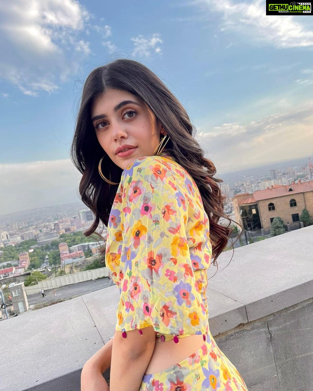 Sanjana Sanghi Instagram - Never met a sunset I didn’t like ☀️ 🌍 • A #PhotoDump from a walk back from set after a long, bright & beautiful day of filming 🎥 - focus shift to finding the right kebabs to be devoured for dinner 🥘 • Yerevan, Armenia