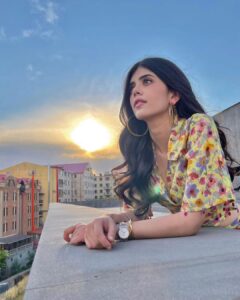 Sanjana Sanghi Instagram - Never met a sunset I didn’t like ☀️ 🌍 • A #PhotoDump from a walk back from set after a long, bright & beautiful day of filming 🎥 - focus shift to finding the right kebabs to be devoured for dinner 🥘 • Yerevan, Armenia
