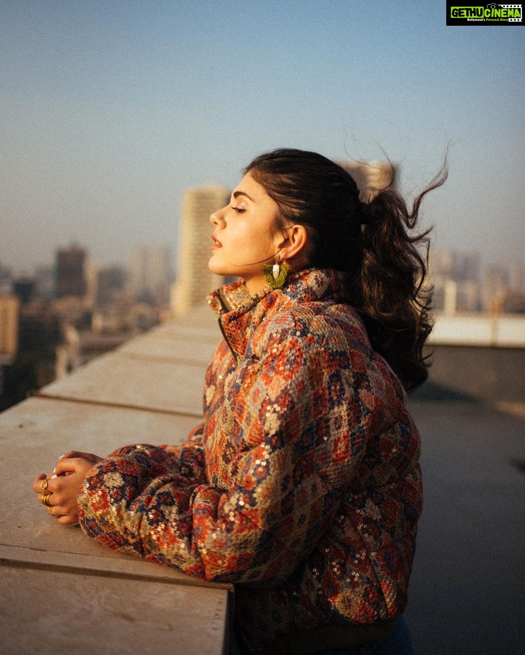 Sanjana Sanghi Instagram - Catch your breath. Step out of that blinding pace of the everyday. There’s warm sunsets to catch. #NoteToSelf 📸: @bharat_rawail - my special one; the one who’s lens helps me find myself. . . . . 💄 👗 : @divyashetty_ @pallakhshah • @nikitamhaisalkar @shopeurumme