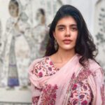Sanjana Sanghi Instagram – Takeouts from a beautiful afternoon 🤍

.
.
.
{1/2} Taj Lake Palace, Udaipur, India