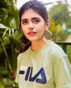 Sanjana Sanghi Instagram - Life ka funda simple hai. Live and Let Live 💛☀️ #LandL