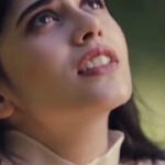 Sanjana Sanghi Instagram - “God will show the way; It’s not a cliche.” - Never Say Goodbye, Dil Bechara. A bow to our maestro, @arrahman for never letting what is in one’s control remain incomplete. Thank you for trusting me. With that, our last song, Never Say Goodbye of #DilBechara ultimately sees completion. Link is in my bio. #Sushant 🙏 @arrameen @arrahman @sonymusicindia @foxstarhindi @disneyplushotstarvip @sabiphotography1 @bornaliicaldeira @ivara_makeoversbyshivangi |