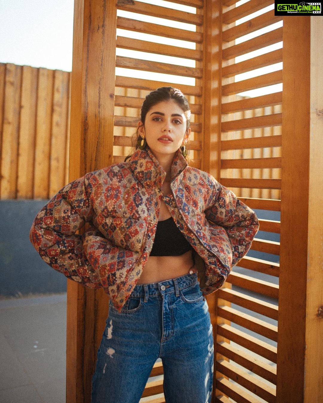 Sanjana Sanghi Instagram - Catch your breath. Step out of that blinding pace of the everyday. There’s warm sunsets to catch. #NoteToSelf 📸: @bharat_rawail - my special one; the one who’s lens helps me find myself. . . . . 💄 👗 : @divyashetty_ @pallakhshah • @nikitamhaisalkar @shopeurumme