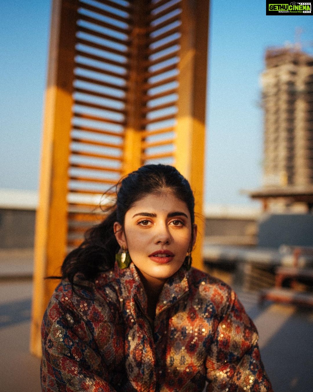 Sanjana Sanghi Instagram - Catch your breath. Step out of that blinding pace of the everyday. There’s warm sunsets to catch. #NoteToSelf 📸: @bharat_rawail - my special one; the one who’s lens helps me find myself. . . . . 💄 👗 : @divyashetty_ @pallakhshah • @nikitamhaisalkar @shopeurumme