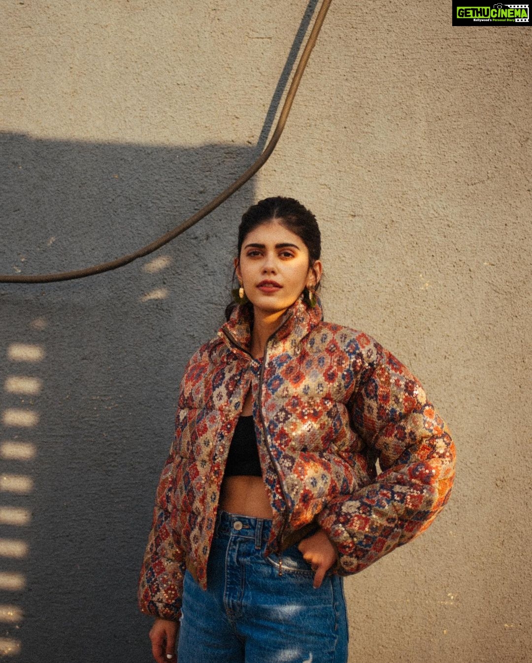 Sanjana Sanghi Instagram - Catch your breath. Step out of that blinding pace of the everyday. There’s warm sunsets to catch. #NoteToSelf 📸: @bharat_rawail - my special one; the one who’s lens helps me find myself. . . . . 💄 👗 : @divyashetty_ @pallakhshah • @nikitamhaisalkar @shopeurumme