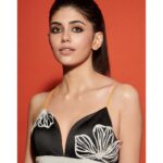 Sanjana Sanghi Instagram - Your tomboy managed to jump into her first ever gown to go grab the most special Times Power Woman Debutant Performer of The Year ✨🤎 #TimesPowerWomen2020 @who_wore_what_when • @mehakoberoi • @anurag_kabburphotography @karleofashion •