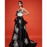 Sanjana Sanghi Instagram - Your tomboy managed to jump into her first ever gown to go grab the most special Times Power Woman Debutant Performer of The Year ✨🤎 #TimesPowerWomen2020 @who_wore_what_when • @mehakoberoi • @anurag_kabburphotography @karleofashion •