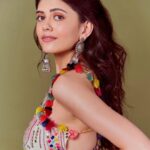 Sanjana Sanghi Instagram - A big smile in the spirit of celebration of our beautiful nation, the core message of #MehendiWaaleHaath and the endless love you have shown our song. 🙏 Happy Republic Day! 🇮🇳