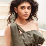 Sanjana Sanghi Instagram – A lil bit of an early Christmas gift wrap 🎄🎁🎅

.
.
.
.
 @trishasarang @lifeofmimo_ @khyatibusa @lakshsingh_hair @deme_love_ ✨|