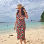 Sanjana Sanghi Instagram - The sun & the ocean seem to have become an annual birthday tradition now & nobody’s complaining 🤍🌴 ☀️🌊 ________ @kayak @kayak_in #collab . . . . . 👗 : @styled_by_meera @tryagaintoobad @nautanky @zohra_india Krabi, Thailand