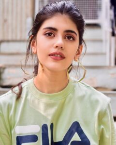 Sanjana Sanghi Instagram - Life ka funda simple hai. Live and Let Live 💛☀️ #LandL