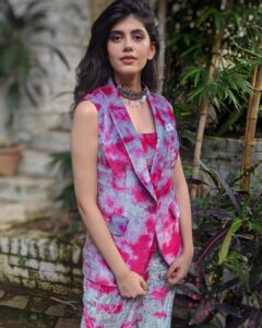 Sanjana Sanghi Instagram - #FunWithFashion •
Reawakened the writer in me with @elleindia 💫
After my days as a student of Journalism at Delhi University. 

This, is dedicated to every single homegrown label in India. Here’s hoping you guys only grow, and prosper, because what you do is so incredibly special. ❤️

Here’s to us artists desperately turning to our characters, penned thoughts & fashion to try & express what we otherwise fail to. #SwipeRightToSeeMore 

Posted @withregram • @elleindia #ELLEexclusive: When it came to bringing her debut film, Dil Bechara, to audiences, @sanjanasanghi96 encountered a uniquely challenging, overwhelming, exhausting and almost confusing circumstance. "I felt like a kid inside a dark cloud, desperately yearning and searching for silver linings and rainbows to add some colour to the darkness that ensued," she writes. The actor then turned to fashion to lighten things up. Link in bio to read her story in her own words. ✨⁠
.⁠
Photograph: @pritiza7 via @sanjanasanghi96⁠
.⁠
#SanjanaSanghi #Bollywood #Celebrity #Movies #Films #Fashion #VocalForLocal @bornaliicaldeira @manalishah_