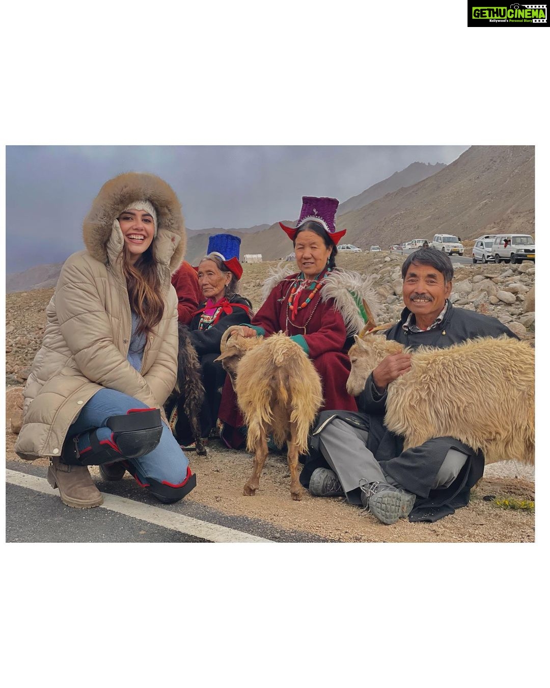 Sanjana Sanghi Instagram - Proud today, and everyday. 🇮🇳💚🧡 This year, through my work, I’ve been blessed with being able to travel to and spend priceless moments in the most beautiful & undiscovered parts of our country with the most welcoming & kind hearted people. Here’s to an eternity of India’s glorious Independence, it’s warmth, and it’s diversity.