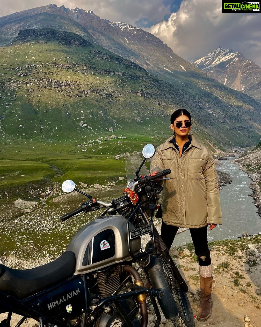 Sanjana Sanghi Instagram - Proud today, and everyday. 🇮🇳💚🧡 This year, through my work, I’ve been blessed with being able to travel to and spend priceless moments in the most beautiful & undiscovered parts of our country with the most welcoming & kind hearted people. Here’s to an eternity of India’s glorious Independence, it’s warmth, and it’s diversity.
