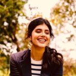 Sanjana Sanghi Instagram – A little bit of dancing with my Manny. Aur life mein khub saari hassi!!♥️♥️ 

_________________

This brought such a big smile to my face! Thank you for this edit! @theindiacaresproject 
The mailbox can be a hectic, but very special place when you receive random gems like this. 🌸🌼 🎵: Kabhi Kabhi Aditi

#AllThatWeTookForGranted #COVIDBlues