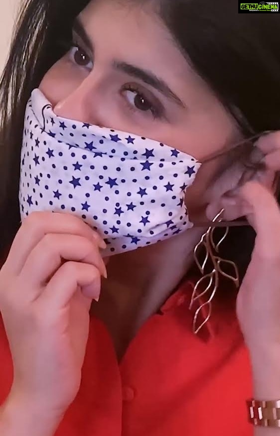 Sanjana Sanghi Instagram - In these challenging times, staying at home is the right thing to do. But when we do go out for essentials, it is crucial that we are prepared and wear a mask! Here is a simple DIY video that can help you make a mask from the comfort of your homes because in times of uncertainties staying prepared helps you overcome any challenge!!! 🤍 _____________________________________ Link to Ministry of Health mask guidelines: http://tiny.cc/gov-hpmask . . . To know more/T&C, visit: https://bit.ly/3beXkIa COM/DOC/Apr/2020/144/3522 . . . @iciciprulifeofficial #IciciPrudentialLife #LifeInsurance