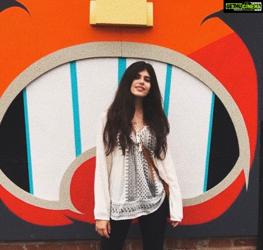 Sanjana Sanghi Instagram - Found myself missing this most precious summer in Los Angeles, just after I graduated college.🌴☀️ Venice Beach, Los Angeles