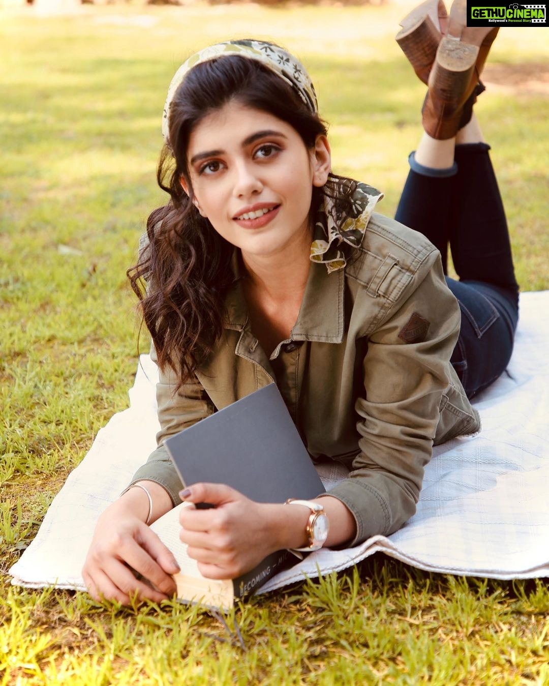 Sanjana Sanghi Instagram - #StayHome & Quarant-read! 🤍💚 And #WashYourHands after. | #VogueFromHome @vogueindia |