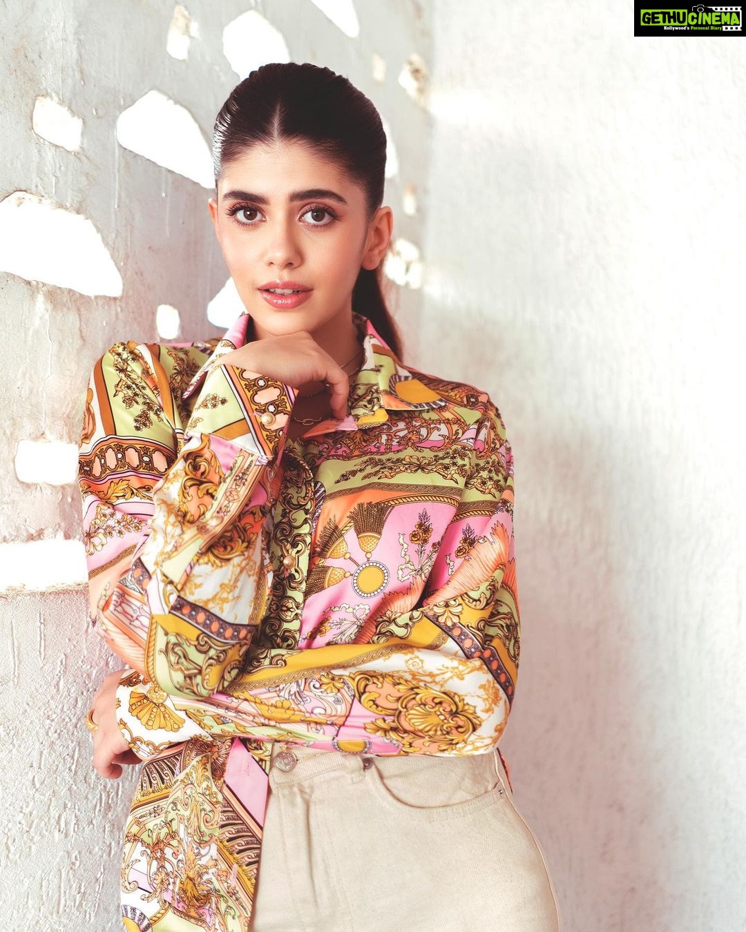 Sanjana Sanghi Instagram - Hello #Darlings π What an absolute cracker of a film. @itsvijayvarma @aliaabhatt @shefalishahofficial @jasmeet_k_reen @roshan.matthew ππ»π₯ ____________ For the #Darlings Screening Styled by : @eshaamiin1 @stylelevatorr Wearing : @flaviocastellani_official @avior.jewels @michaelkors πΈ: @saurabhdalvi_photography π π§: @taskeen_c @pushkinbhasin