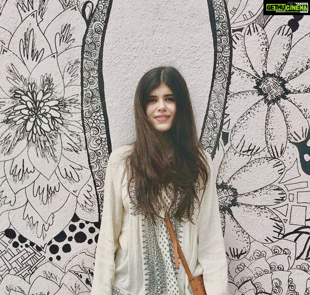 Sanjana Sanghi Instagram - Found myself missing this most precious summer in Los Angeles, just after I graduated college.🌴☀️ Venice Beach, Los Angeles