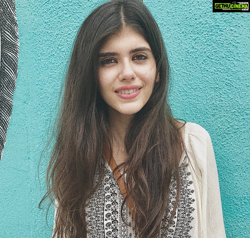 Sanjana Sanghi Instagram - Found myself missing this most precious summer in Los Angeles, just after I graduated college.🌴☀️ Venice Beach, Los Angeles