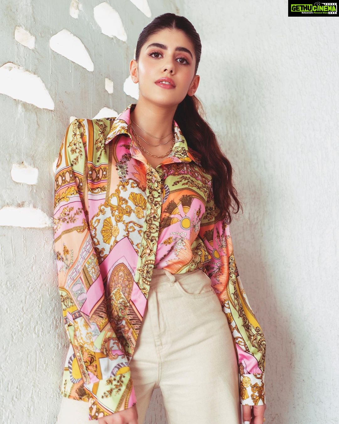 Sanjana Sanghi Instagram - Hello #Darlings π What an absolute cracker of a film. @itsvijayvarma @aliaabhatt @shefalishahofficial @jasmeet_k_reen @roshan.matthew ππ»π₯ ____________ For the #Darlings Screening Styled by : @eshaamiin1 @stylelevatorr Wearing : @flaviocastellani_official @avior.jewels @michaelkors πΈ: @saurabhdalvi_photography π π§: @taskeen_c @pushkinbhasin