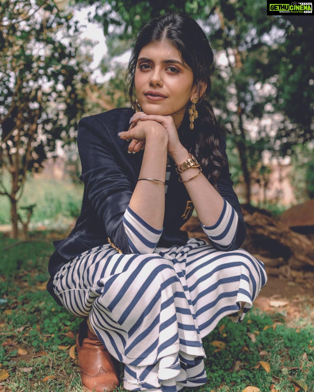 Sanjana Sanghi Instagram - 08•03•2020, a special special day. 🖤 • @aarohan_ngo x @atijeevan x @unwomen • Also, hi spring! 🌸