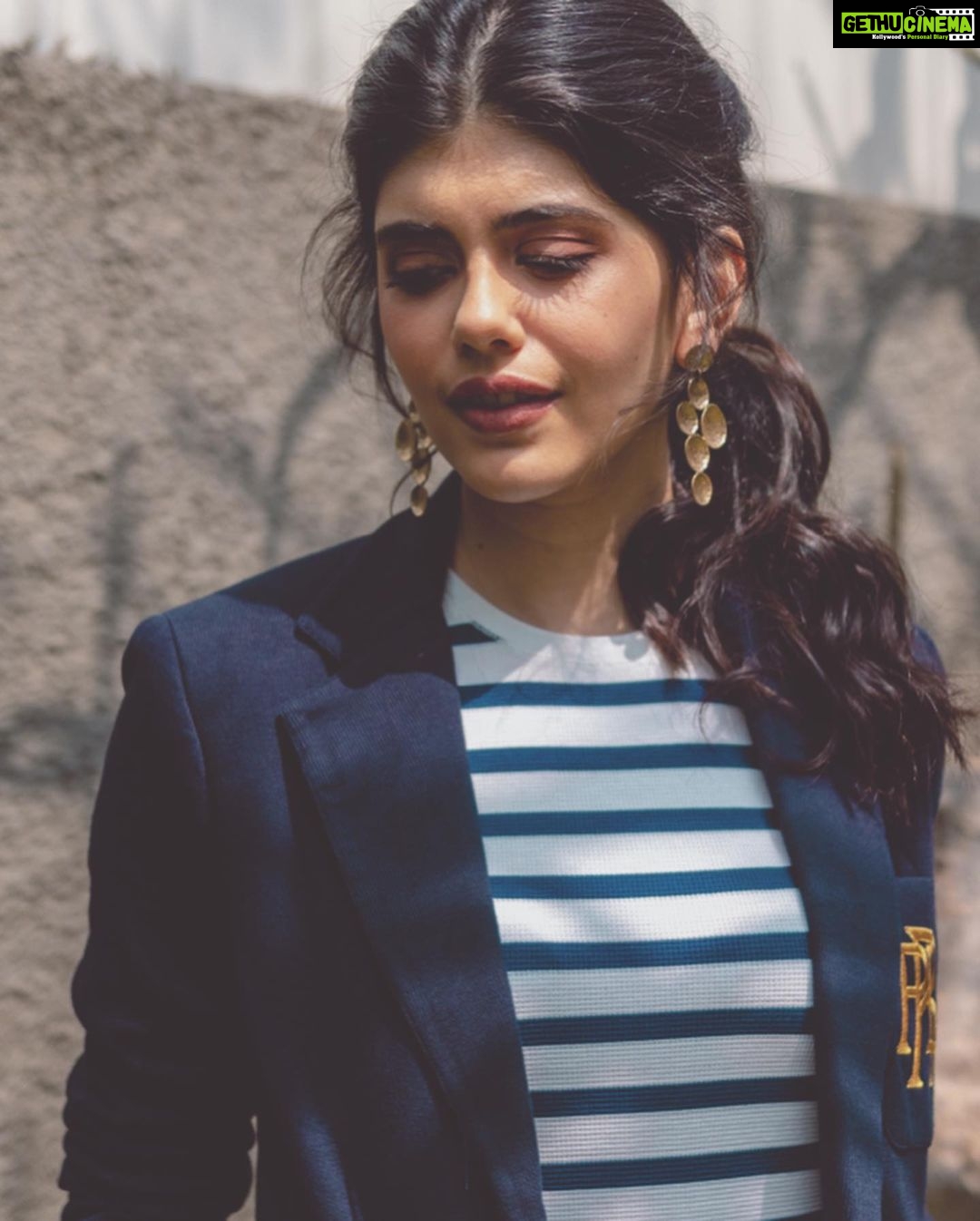 Sanjana Sanghi Instagram - 08•03•2020, a special special day. 🖤 • @aarohan_ngo x @atijeevan x @unwomen • Also, hi spring! 🌸