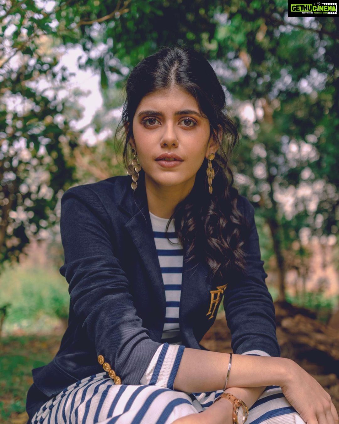Sanjana Sanghi Instagram - 08•03•2020, a special special day. 🖤 • @aarohan_ngo x @atijeevan x @unwomen • Also, hi spring! 🌸