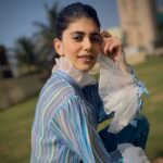 Sanjana Sanghi Instagram - No Thursday blues here! 💙🤍💙 . . For @istoria2020_ , Panel : Partakers in the Changing Dynamics of The Entertainment Industry, St Xavier’s College Mumbai. . . | 💄 👗 👧 🖤 : @bornaliicaldeira x @trisaradesign x @elishab_mua x @aazamalihusain30 | Mumbai, Maharashtra