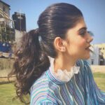 Sanjana Sanghi Instagram - No Thursday blues here! 💙🤍💙 . . For @istoria2020_ , Panel : Partakers in the Changing Dynamics of The Entertainment Industry, St Xavier’s College Mumbai. . . | 💄 👗 👧 🖤 : @bornaliicaldeira x @trisaradesign x @elishab_mua x @aazamalihusain30 | Mumbai, Maharashtra