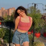 Sanya Malhotra Instagram - 🌸🌺💖🌸 • • #fittehmuhtereflowerthief