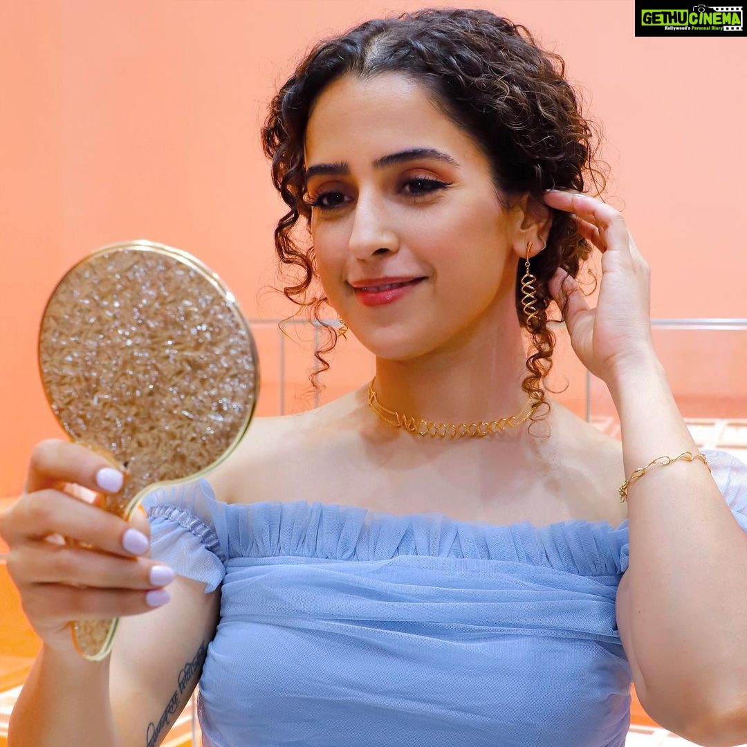 Sanya Malhotra Instagram - Delighted to inaugurate @melorra_com ✨✨experience center in #nexus_Seawoods Navi Mumbai. They have 17000+ trendy lightweight designs in gold and diamond. #Mumbaikars head to #Melorra experience center today for fashion, gold jewellery and more 💖 #ad