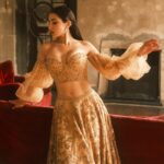 Sara Ali Khan Instagram - Glimmer and Shimmer ✨ @khushmag Editor-in-chief: Sonia Ullah (@Sonia_Ullah) Photographer: Vansh Virmani (@VanshVirmani) Wearing: Shyamal & Bhumika (@ShyamalBhumika), Mohsin Naveed Ranjha (@mohsin.naveed.ranjha) Creative Director: Manni Sahota (@ManniSahota_) Fashion Editor: Vikas Rattu (@Vikas_R) Fashion Stylists: Tanishq Malhotra (@TanishqMalhotraa) and Zahra Sarfraz (@ZahraSarfraz) Interview by: Nupur Sarvaiya (@NupurSarvaiya) Makeup: Gini Bhogal (@Gini.Bhogal) Hair: Christopher Gatt (@ChristopherGattHair) Nails: Jade Ford (@JadeFordLondon) Artist PR: Spice (@spicesocial