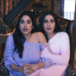 Sara Ali Khan Instagram - From brewing koffee that was hot, now finally as ko-actors we shot ☕ 🔥 🎥 👯‍♀️ Wait and watch us- tell us what you thought 💭 @janhvikapoor