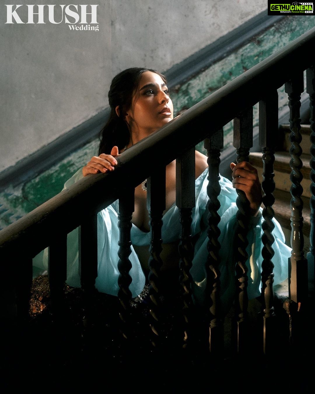 Sara Ali Khan Instagram - Donβt know why ππ»ββοΈ Iβm feeling shy βΊοΈ Anyway just saying hi ππ» Thanks Darshaks bye bye π @khushmag Editor-in-chief: Sonia Ullah (@Sonia_Ullah) Photographer: Vansh Virmani (@VanshVirmani) Wearing: Shyamal & Bhumika (@ShyamalBhumika) Creative Director: Manni Sahota (@ManniSahota_) Fashion Editor: Vikas Rattu (@Vikas_R) Fashion Stylists: Tanishq Malhotra (@TanishqMalhotraa) and Zahra Sarfraz (@ZahraSarfraz) Interview by: Nupur Sarvaiya (@NupurSarvaiya) Makeup: Gini Bhogal (@GiniBhogal) Hair: Christopher Gatt (@ChristopherGattHair) Nails: Jade Ford (@JadeFordLondon) Artist PR: Spice (@SpiceSocial)