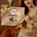 Sara Ali Khan Instagram - Wanna know how I'm making my family's diwali? 🪔 By sharing my special moments with them, along with a box of delicious Ferrero Rocher Moments ofcourse! Make your Diwali moments extra special with Ferrero Rocher Moments and have a happy Diwali 🎉😇🥰 #DiwaliFeels #DiwaliMoments #Diwali #FerreroRocherMoments #partnership
